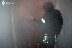 Пожар в доме и повреждение лицея: последствия вечернего обстрела Одессы (обновлено) фото