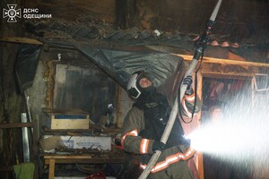 Пожар в доме и повреждение лицея: последствия вечернего обстрела Одессы (обновлено) фото 5