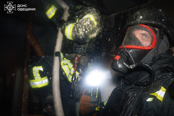 Пожежа в будинку та пошкодження ліцею: наслідки вечірнього обстрілу Одеси (оновлено) фото 6