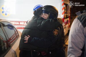 Пожар в доме и повреждение лицея: последствия вечернего обстрела Одессы (обновлено) фото 11