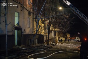 Пожар в доме и повреждение лицея: последствия вечернего обстрела Одессы (обновлено) фото 14