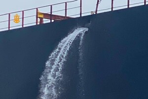 РФ завдала дронових ударів по портах і судну на Одещині: подробиці ранкового обстрілу (оновлено) фото 1