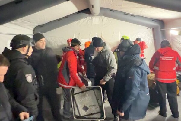 В Одессе БпЛА попали в многоэтажки: среди пострадавших дети, в том числе младенец фото