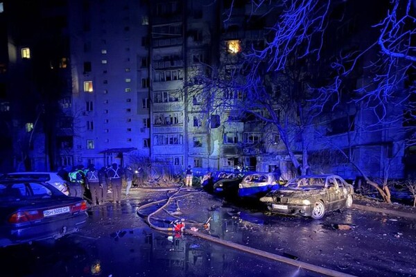 В Одессе БпЛА попали в многоэтажки: среди пострадавших дети, в том числе младенец фото 5