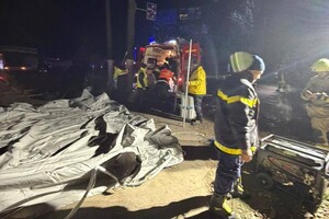 В Одессе БпЛА попали в многоэтажки: среди пострадавших дети, в том числе младенец фото 6