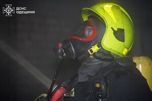 В Одессе горели балкон и квартира: пострадал мужчина фото 1