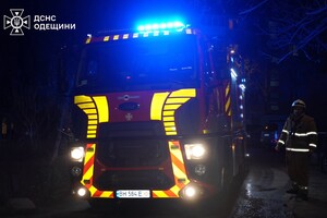 В Одессе горели балкон и квартира: пострадал мужчина фото 4