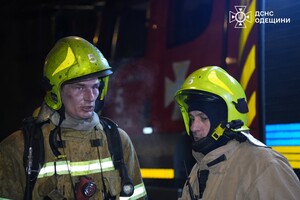 В Одессе горели балкон и квартира: пострадал мужчина фото 5