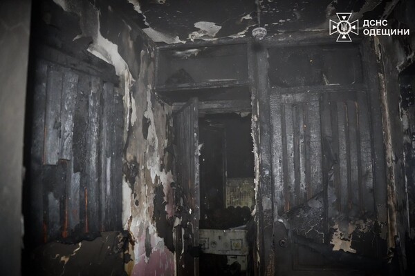 В Одессе горели балкон и квартира: пострадал мужчина фото 7