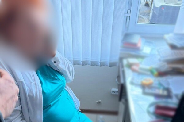 Инвалидность за 1 600 долларов: в Одессе задержали заведующую отделением больницы фото 1