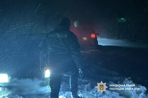 На Одещині водії потрапили у снігову пастку: на допомогу прийшли поліція та ДСНС фото 2