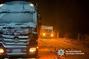 На Одещині водії потрапили у снігову пастку: на допомогу прийшли поліція та ДСНС фото 3