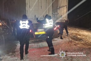 На Одещині водії потрапили у снігову пастку: на допомогу прийшли поліція та ДСНС фото 4