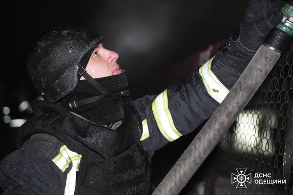 РФ завдала удару по багатоповерхівці в Одеському районі: постраждав чоловік фото 5