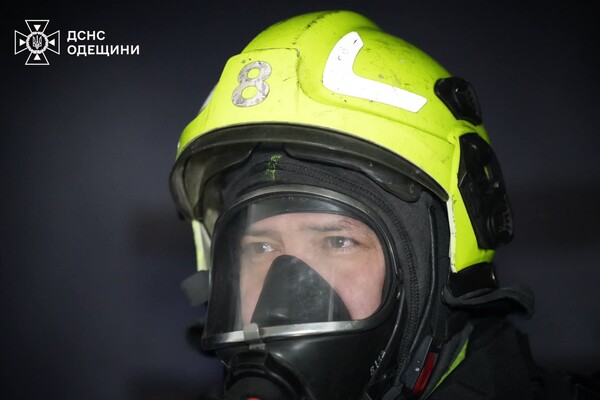 РФ завдала удару по багатоповерхівці в Одеському районі: постраждав чоловік фото 9