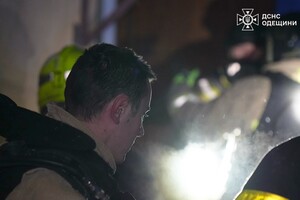 РФ завдала удару по багатоповерхівці в Одеському районі: постраждав чоловік фото 11