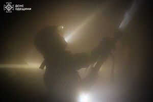 В центре Одессы горела квартира: пострадала женщина, среди спасенных ребенок фото 2