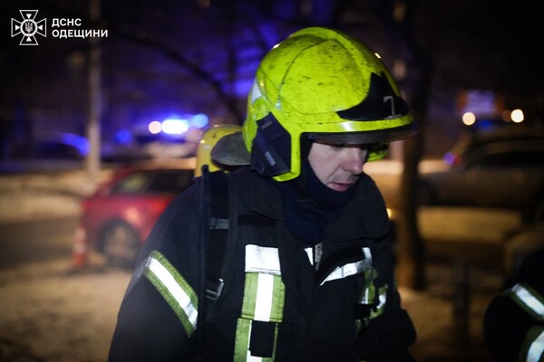 В центре Одессы горела квартира: пострадала женщина, среди спасенных ребенок фото 5