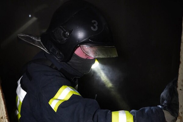 В центре Одессы горела квартира: пострадала женщина, среди спасенных ребенок фото 7