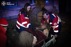 В центре Одессы горела квартира: пострадала женщина, среди спасенных ребенок фото 12