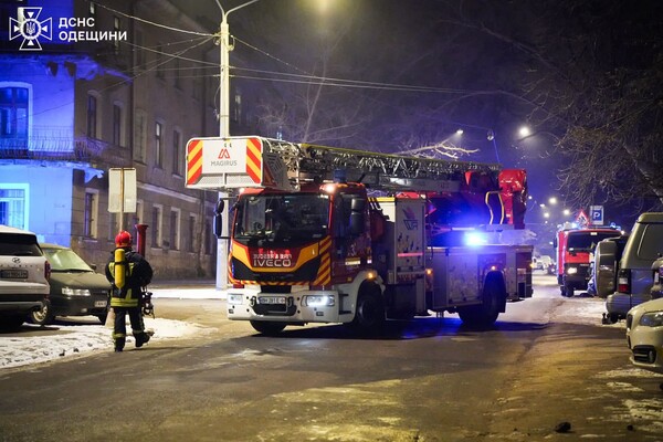 В центре Одессы горела квартира: пострадала женщина, среди спасенных ребенок фото 14