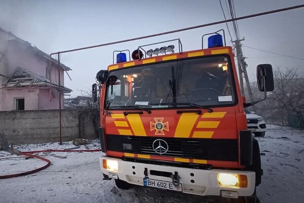 РФ ударила по житловому сектору на Одещині: є поранений і руйнування фото 2