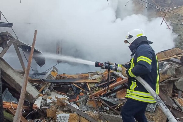 РФ ударила по житловому сектору на Одещині: є поранений і руйнування фото 4