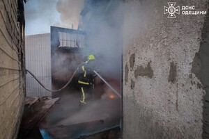 РФ ударила по житловому сектору на Одещині: є поранений і руйнування фото 10