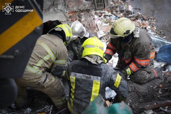В Одессе возросло количество жертв ночной атаки: подробности от спасателей (обновлено) фото 1