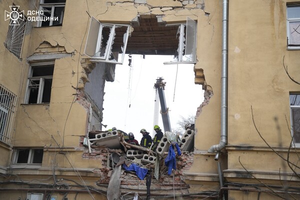 В Одессе возросло количество жертв ночной атаки: подробности от спасателей (обновлено) фото 12
