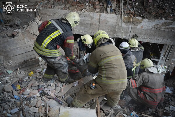 В Одессе возросло количество жертв ночной атаки: подробности от спасателей (обновлено) фото 16