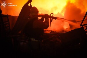 Нічний обстріл Одеси: зазнали пошкоджень будинки, травмувалися люди фото