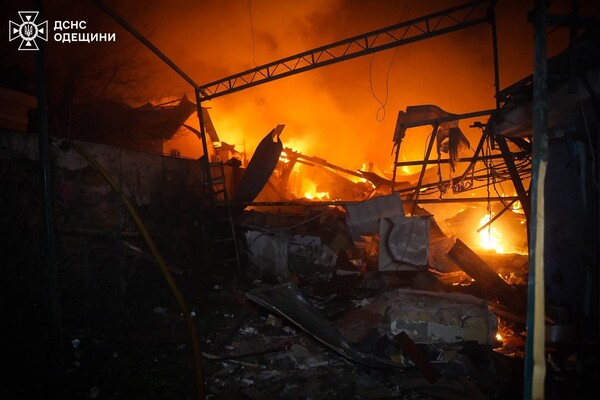 Нічний обстріл Одеси: зазнали пошкоджень будинки, травмувалися люди фото 2