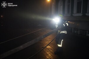 Нічний обстріл Одеси: зазнали пошкоджень будинки, травмувалися люди фото 3