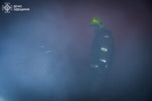 Нічний обстріл Одеси: зазнали пошкоджень будинки, травмувалися люди фото 4