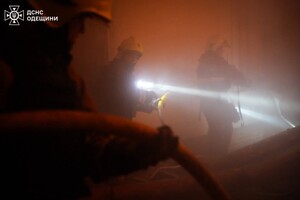 Нічний обстріл Одеси: зазнали пошкоджень будинки, травмувалися люди фото 6