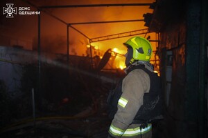 Нічний обстріл Одеси: зазнали пошкоджень будинки, травмувалися люди фото 7