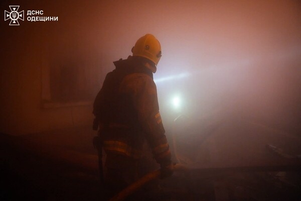 Нічний обстріл Одеси: зазнали пошкоджень будинки, травмувалися люди фото 8