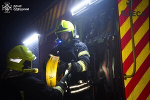 Нічний обстріл Одеси: зазнали пошкоджень будинки, травмувалися люди фото 13