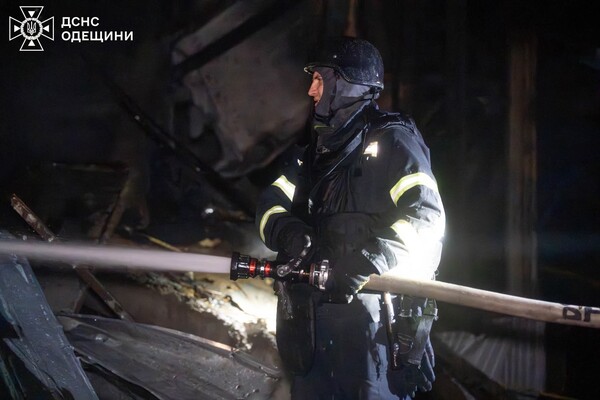 Загорівся промисловий об'єкт: наслідки нічної атаки БпЛА на Одесу