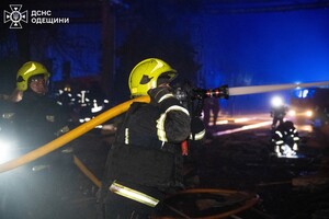 Загорівся промисловий об'єкт: наслідки нічної атаки БпЛА на Одесу фото 2