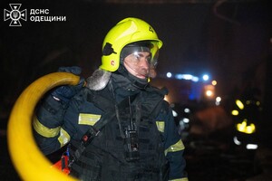 Загорівся промисловий об'єкт: наслідки нічної атаки БпЛА на Одесу фото 4