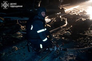 Загорівся промисловий об'єкт: наслідки нічної атаки БпЛА на Одесу фото 5