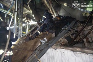 Загорівся промисловий об'єкт: наслідки нічної атаки БпЛА на Одесу фото 9