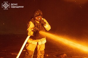 Загорівся промисловий об'єкт: наслідки нічної атаки БпЛА на Одесу фото 10