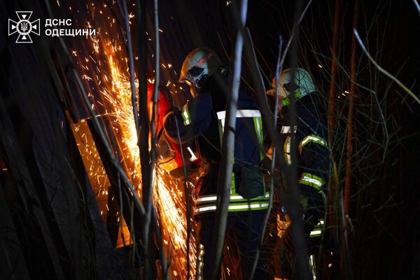 В Одесском районе горел склад: огонь охватил большую площадь фото 2