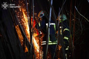 В Одесском районе горел склад: огонь охватил большую площадь фото 2