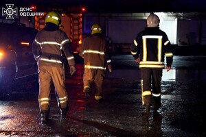 В Одесском районе горел склад: огонь охватил большую площадь фото 5