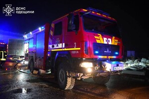 В Одесском районе горел склад: огонь охватил большую площадь фото 6