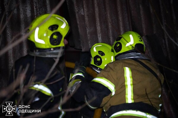 В Одесском районе горел склад: огонь охватил большую площадь фото 9